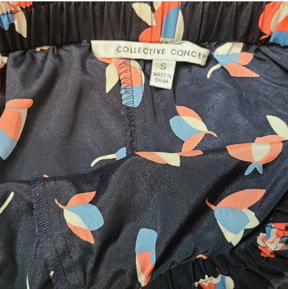 🌸 Collective Concepts Navy Blue & Floral Shorts – Juniors S Lightweight